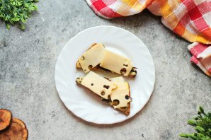 Горячие бутерброды со шпротами