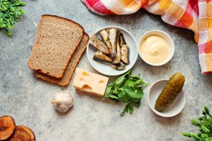 Горячие бутерброды со шпротами