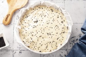 Пирог с консервированной сайрой Пирог с консервированной сайрой