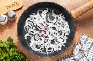 Капуста тушеная с луком