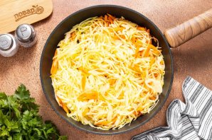 Капуста тушеная с луком