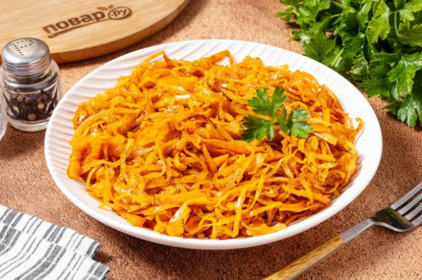 Капуста тушеная с луком