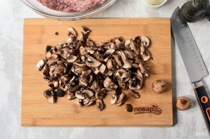 Мясной рулет с грибами