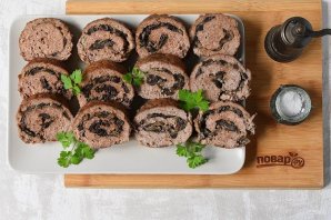 Мясной рулет с грибами
