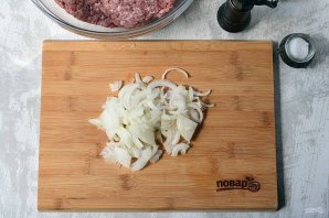 Мясной рулет с грибами